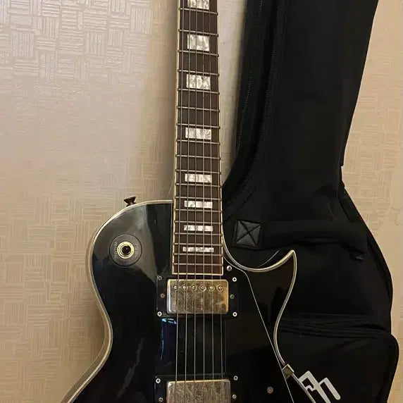 [BUNJANG] Electric Guitar with Case, Cable, and Strap / 일렉기타