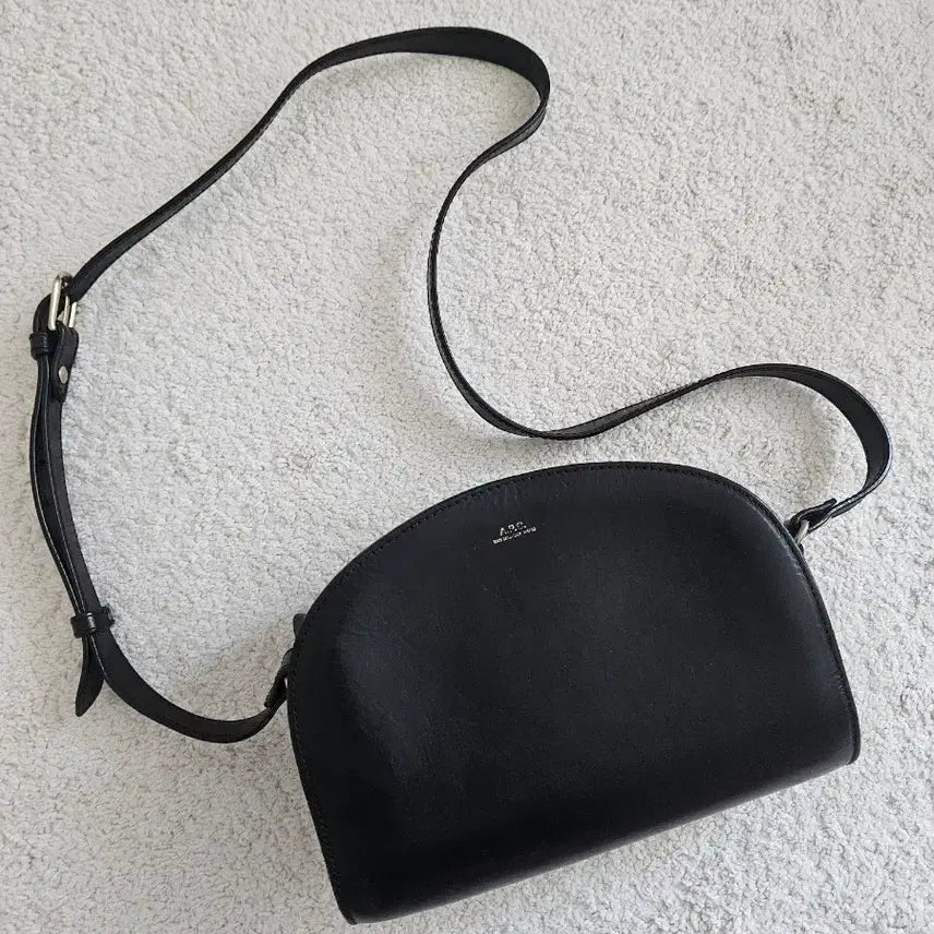 [BUNJANG] A.P.C. Half Moon Bag / A.P.C 하프문 백