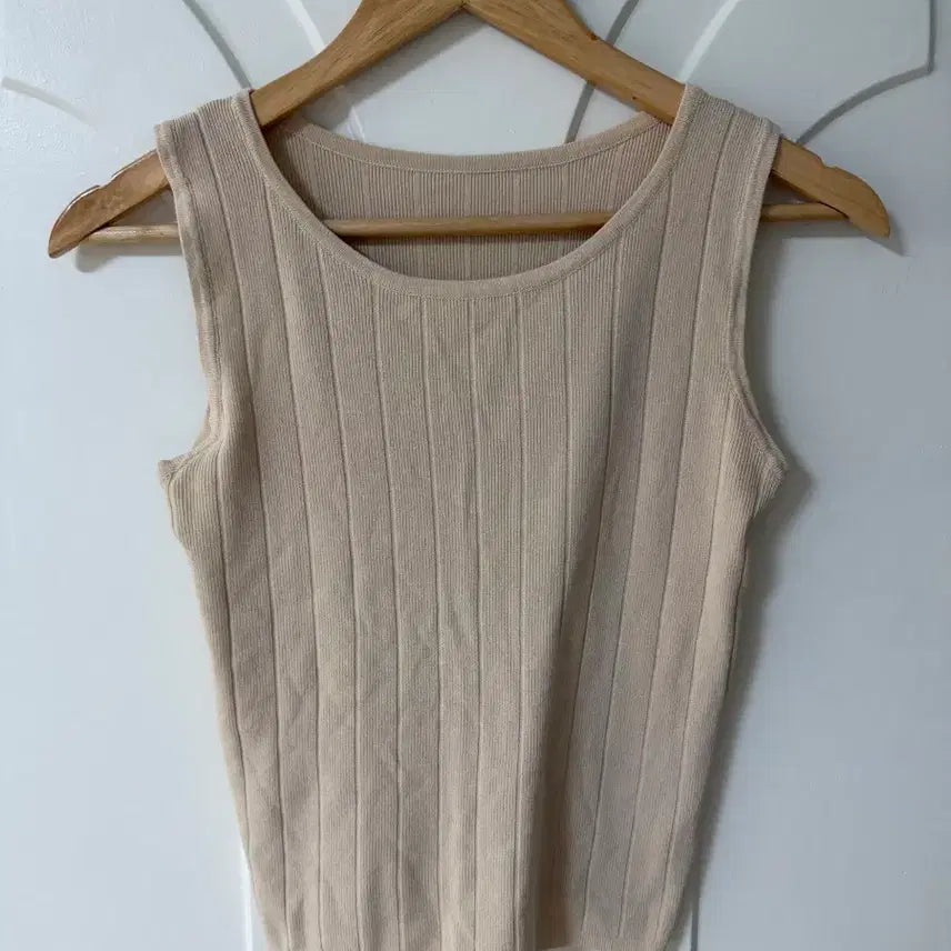 [BUNJANG] Beige Ribbed Sleeveless Knit Top / 베이지 골지 민소매 니트