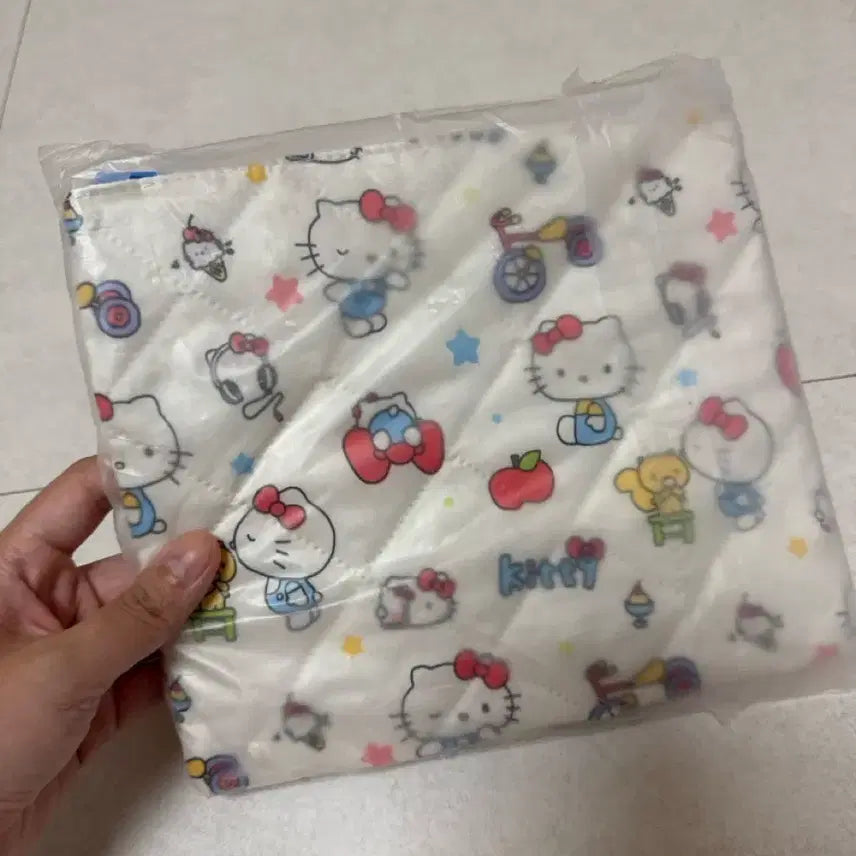 [BUNJANG] Hello Kitty Quilted Pouch / 헬로키티 누빔 파우치