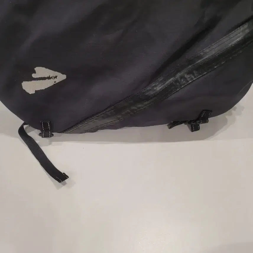 [BUNJANG] and wander 20L Messenger Bag / 앤드원더(and wander) 20L 메신저백 판매합니다.