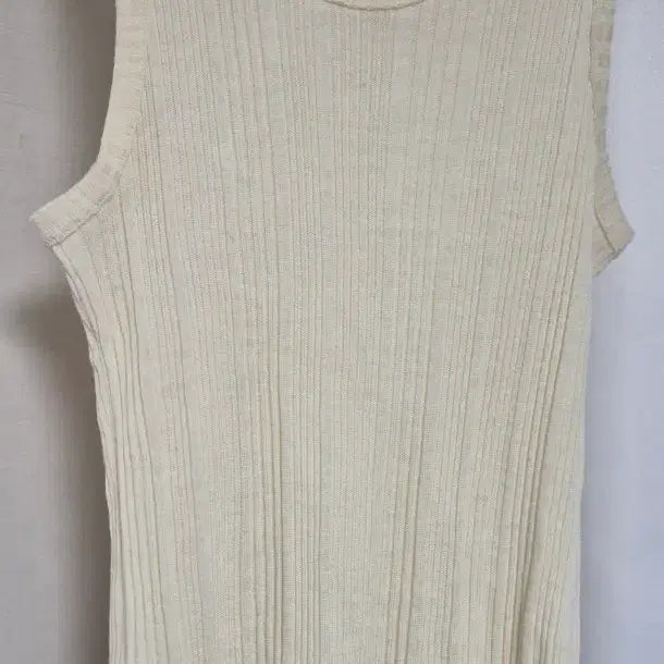 [BUNJANG] Recto Gold Brooch Wool Blend Knit Sleeveless Top / 렉토 골드 브로치 울 혼방 니트 민소매