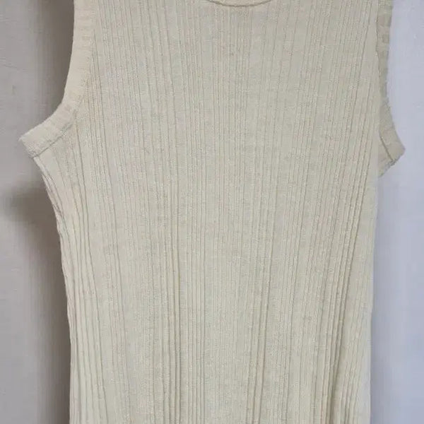 [BUNJANG] Recto Gold Brooch Wool Blend Knit Sleeveless Top / 렉토 골드 브로치 울 혼방 니트 민소매