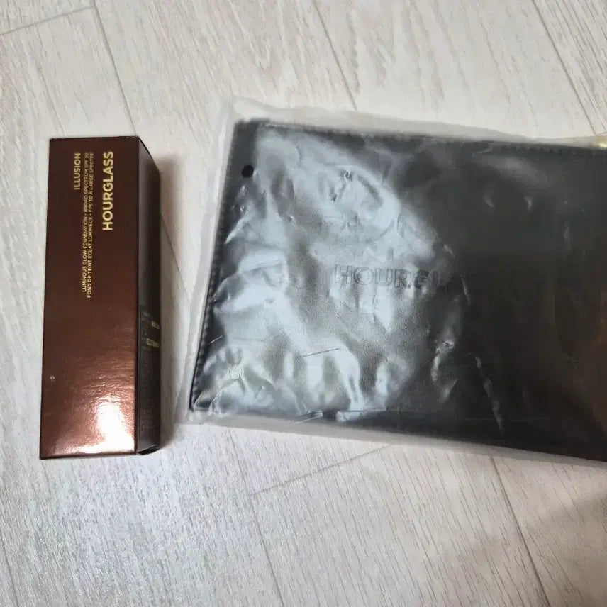 [BUNJANG] Hourglass Illusion Luminous Glow Foundation / 아워글래스 일루전 루미너스 글로우 파운데이션 1.5