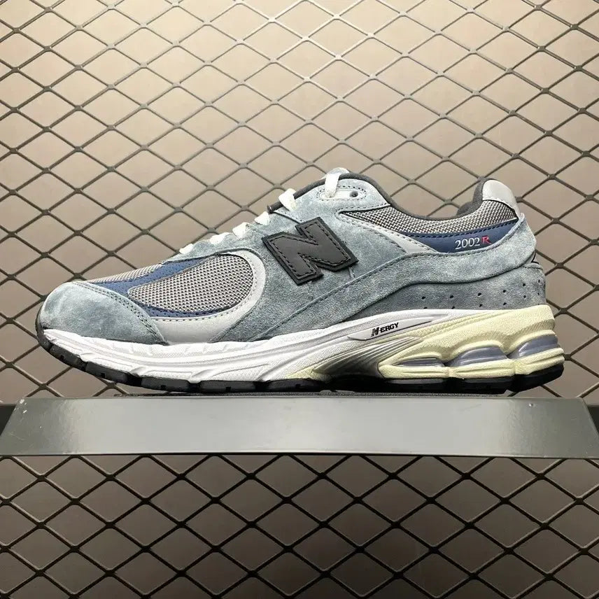 [BUNJANG] New Balance 2002R Sneakers / 2002RU2 뉴발란스 2002R New Balance