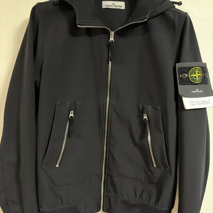 [BUNJANG] Stone Island Light Softshell Hoodie Black / [S] 스톤아일랜드 라이트 소프트쉘 후드집업 블랙