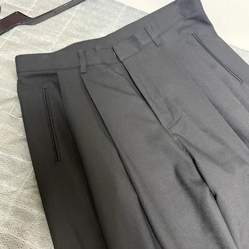[BUNJANG] Two-Tuck Detail Slacks Pants / (새상품)투턱 디테일 슬랙스 바지