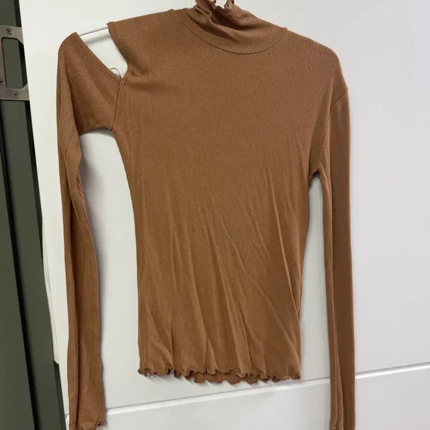 [BUNJANG] Shoulder Slit Wave Ribbed Knit - Brown / 어깨 트임 물결 골지니트 브라운 수입의류