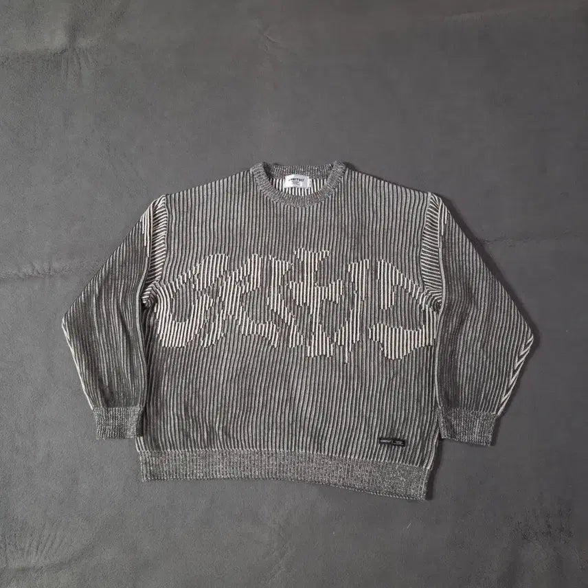 [BUNJANG] Critic Gothic Logo Knit XL Dark Grey / 크리틱 고스 로고 니트 XL 다크그레이