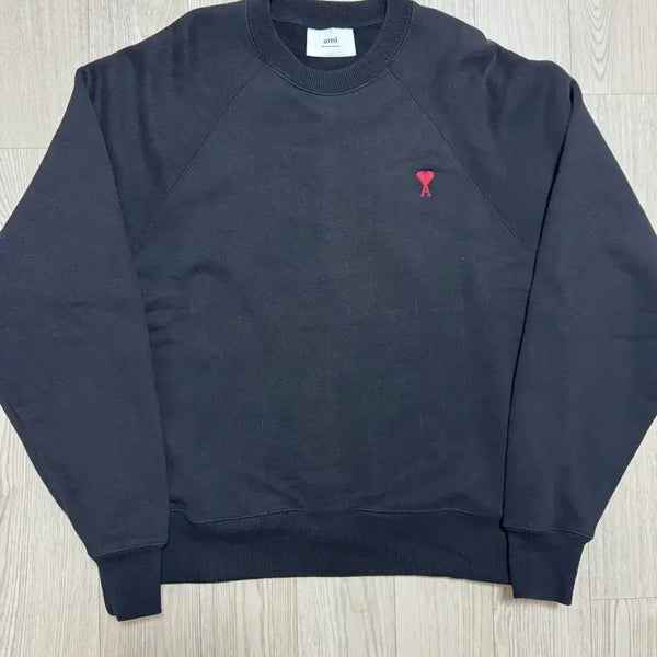[BUNJANG] AMI Heart Logo Sweatshirt Black / 아미 하트 로고 맨투맨 블랙