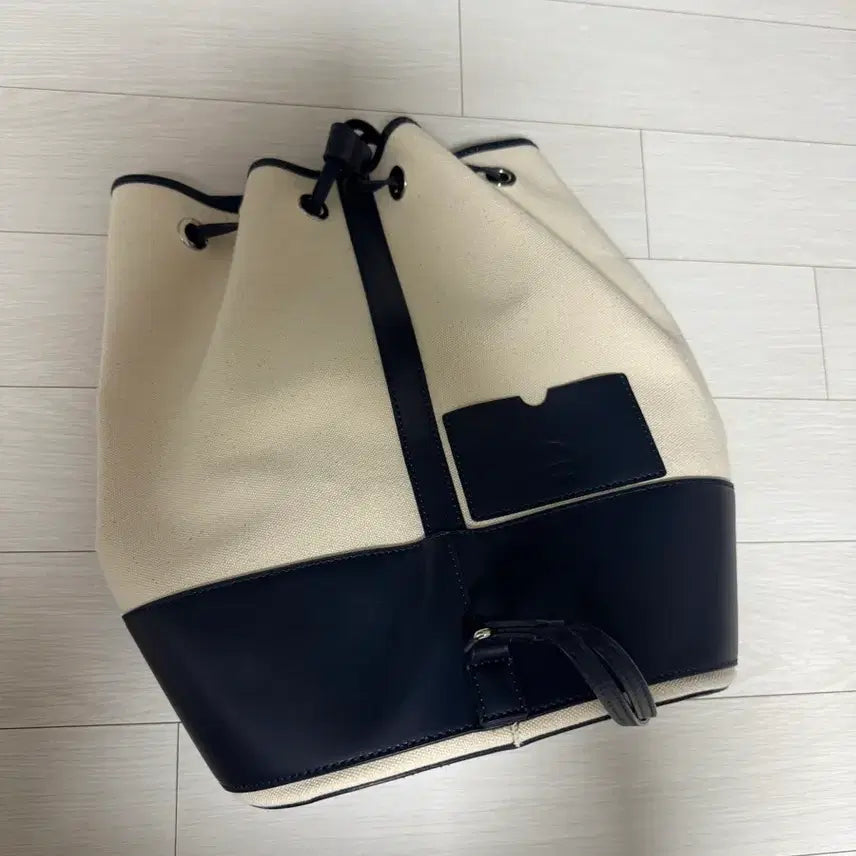 [BUNJANG] Dunst Canvas Bucket Bag Navy / 던스트 컨버스 버킷백 네이비 / 차정원 강민경 착용