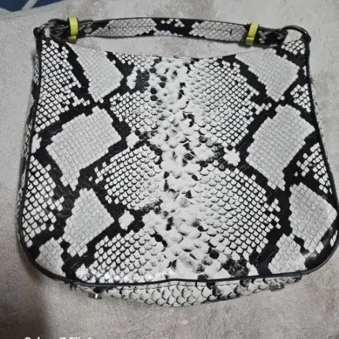 [BUNJANG] Zara Python Print Shoulder Bag / 자라 뱀피 무늬 숄더백