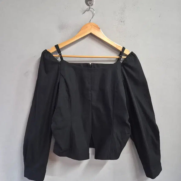 [BUNJANG] MICANE Black Square Neck Crop Blouse / MICANE 블랙 스퀘어넥 크롭 블라우스 77