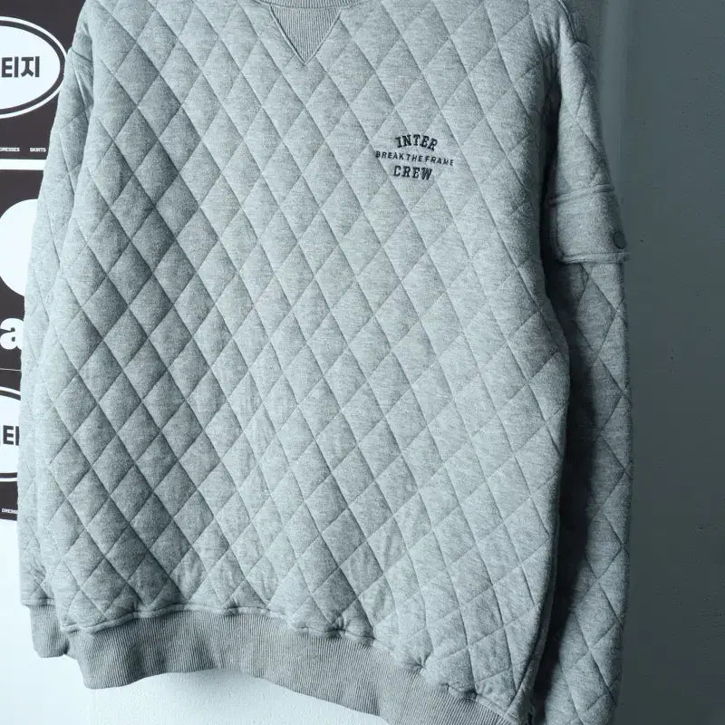 [BUNJANG] Intercrew Quilted Sweatshirt Grey / (S) 인터크루 맨투맨 티셔츠 퀄팅 누빔 그레이-H38889