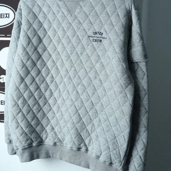[BUNJANG] Intercrew Quilted Sweatshirt Grey / (S) 인터크루 맨투맨 티셔츠 퀄팅 누빔 그레이-H38889