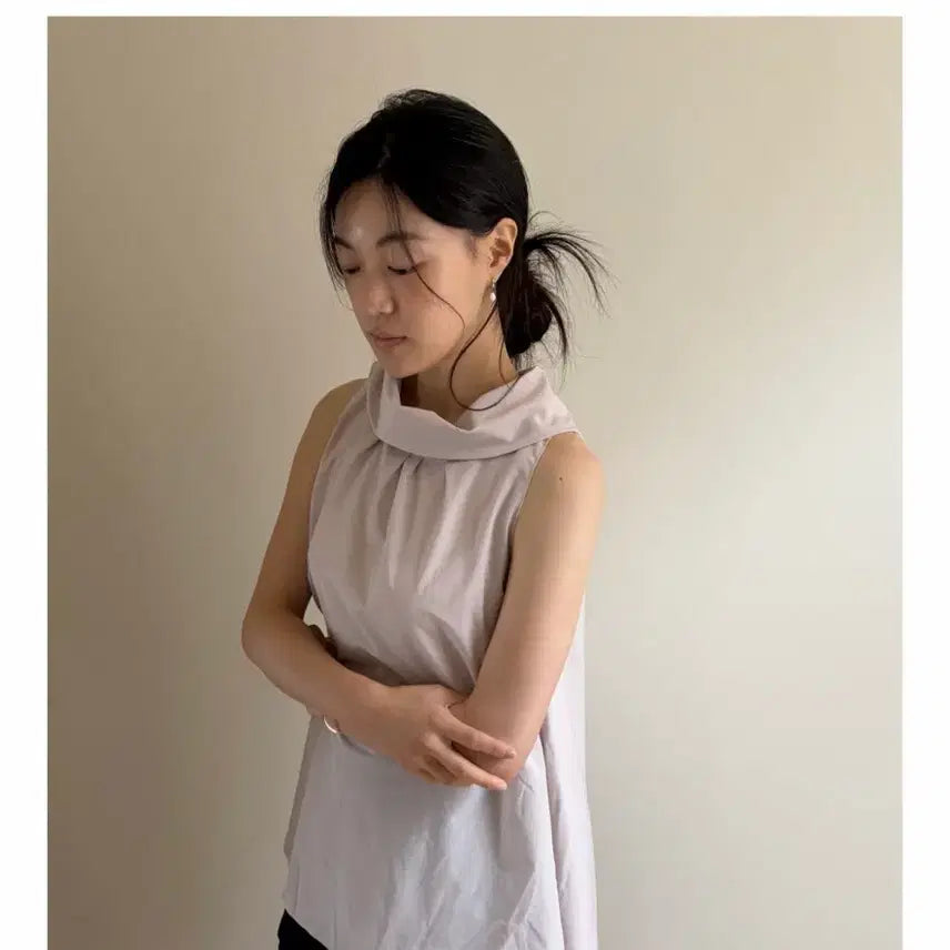 [BUNJANG] Nude Classic Julie Halterneck Blouse / 누드클래식 줄리 홀터넥 블라우스 새제품