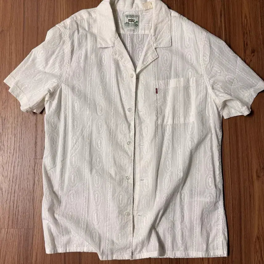 [BUNJANG] Levi's White Pattern Shirt M (105) / 리바이스 화이트 패턴 셔츠 M (105)