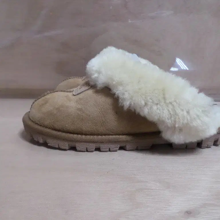 [BUNJANG] UGG Australia Sheepskin Mules Slippers / 후루룩구제2 240 어그 뮬 슬리퍼 방한 신발 260915