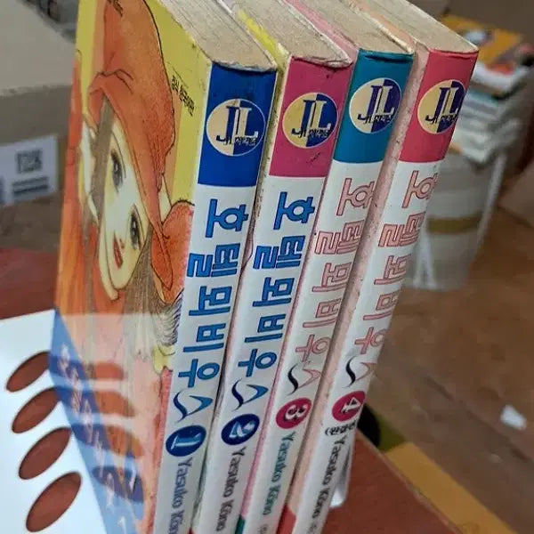 [BUNJANG] Hotel Möbius Complete Set Volumes 1-4 / 호텔 뫼비우스 1-4 완 /상태(중) / 제우미디어