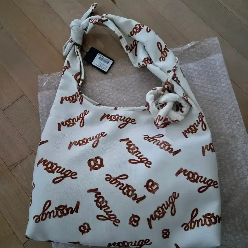 [BUNJANG] Rouge & Lounge Shoulder Bag M Pretzel Pattern / (새제품) 루즈앤라운지 숄더백 M 프레즐 패턴