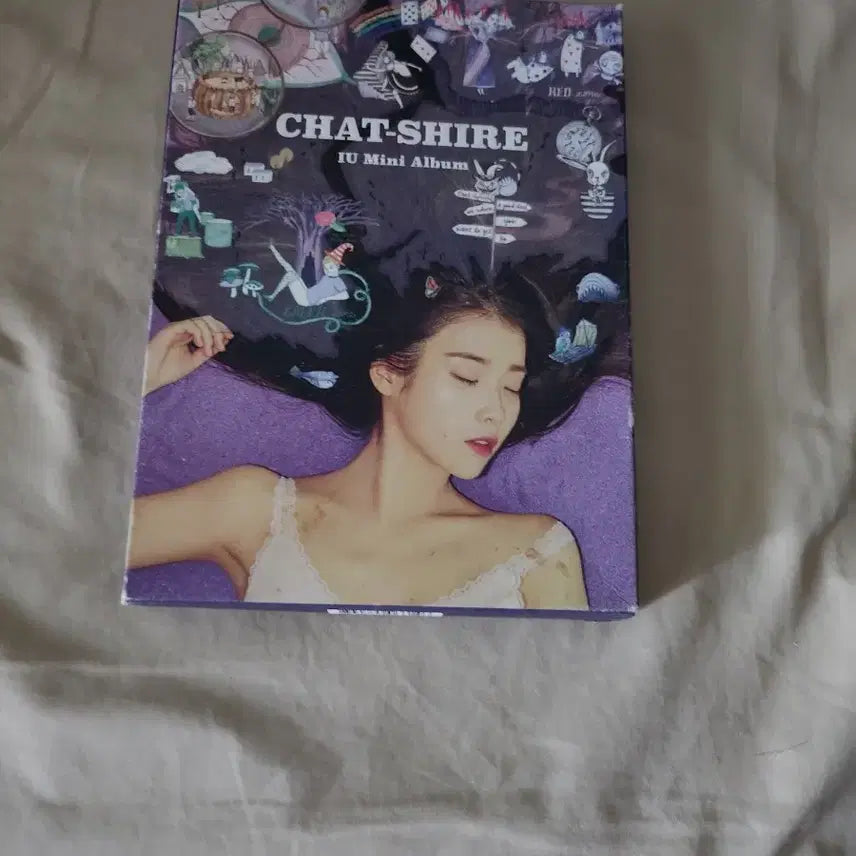 [BUNJANG] IU 5th Mini Album CHAT-SHIRE / 아이유 (IU) 미니앨범 5집 CHAT-SHIRE