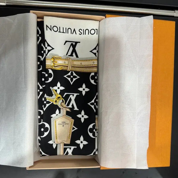 [BUNJANG] Louis Vuitton Scarf Black White / 루이비통 스카프 블랙 화이트