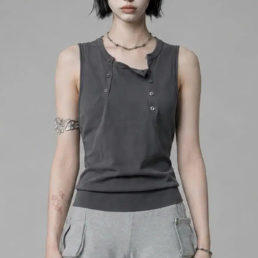 [BUNJANG] Etoise Two-Line Button Short Sleeveless Top (Charcoal) / 에트오소메 Two-Line Button Short Sleeveless (Charcoal)