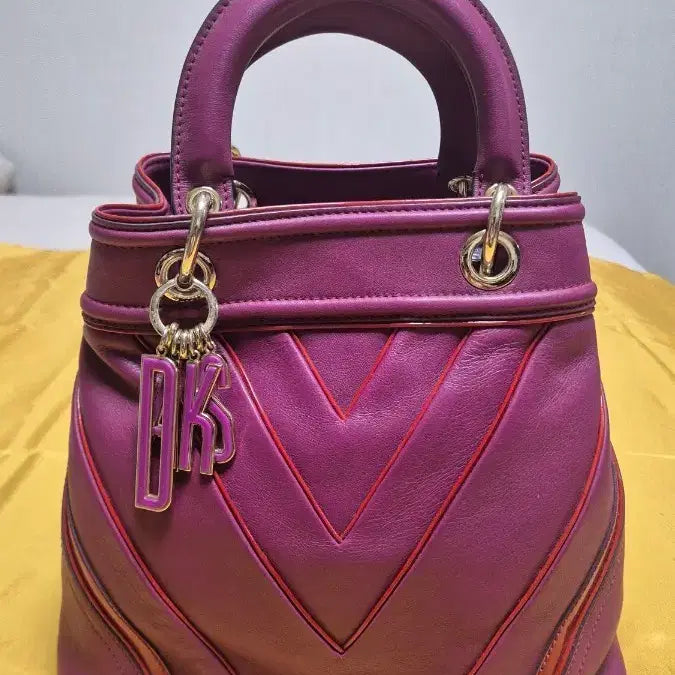 [BUNJANG] DAKS Purple V-Line Pattern Leather Tote Bag / 닥스 퍼플 V라인 패턴 가죽 토트백