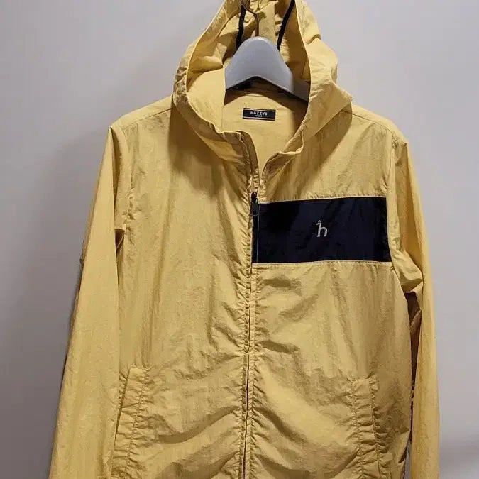 [BUNJANG] Hazzys Women's Windbreaker Yellow / 헤지스 여성 바람막이 옐로우