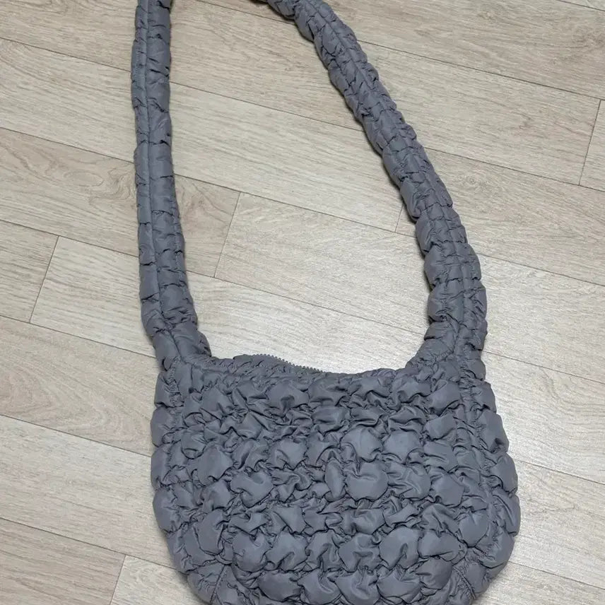 [BUNJANG] COS Quilted Messenger Bag Grey / 코스 퀼티드 메신저백 그레이