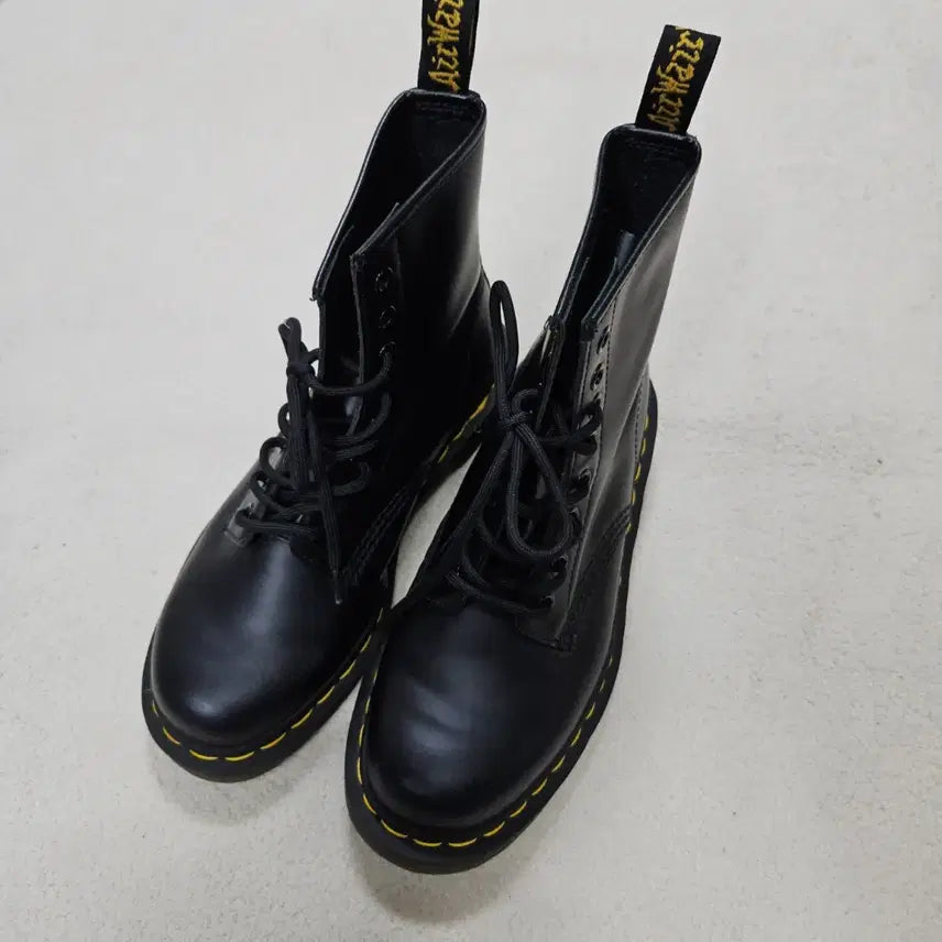 [BUNJANG] Dr. Martens 8-Eyelet Boots / 닥터마틴 8홀 부츠 급처