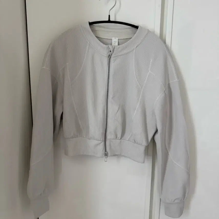 [BUNJANG] Lululemon Ribbed Softstreme Cropped Jacket / 룰루레몬 리브드 소프트스트림 크롭 재킷