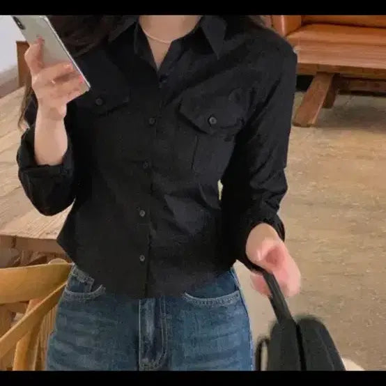[BUNJANG] Avely Black Cropped Shirt with Two Pockets / 에이블리 크롭셔츠