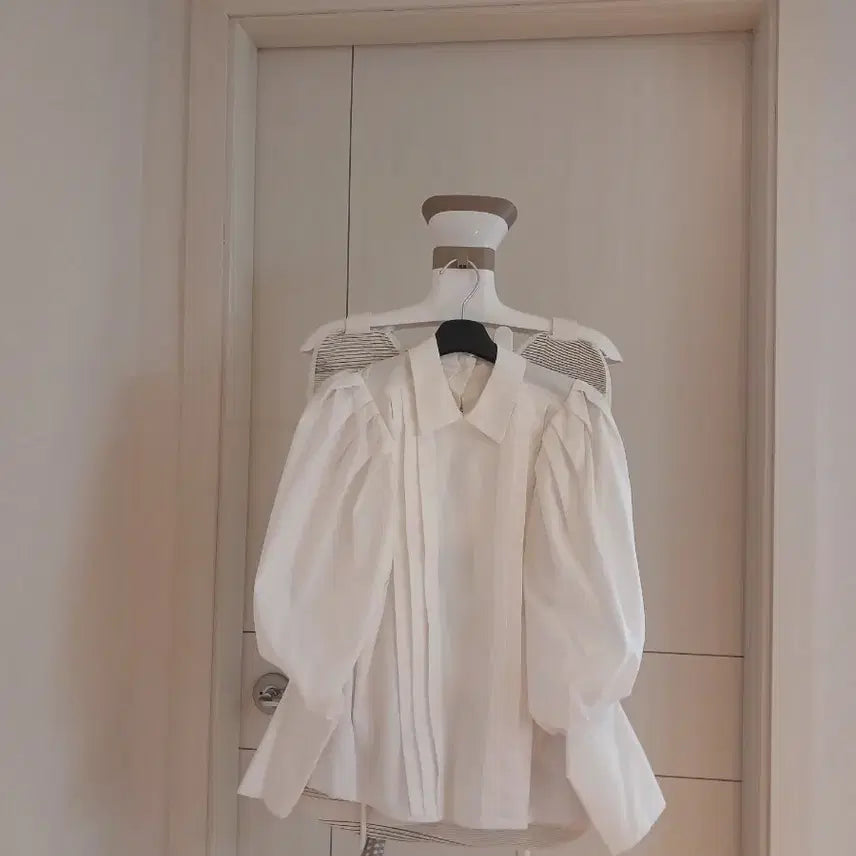 [BUNJANG] White Puff Sleeve Blouse / 화이트 퍼프 소매 블라우스 고퀄