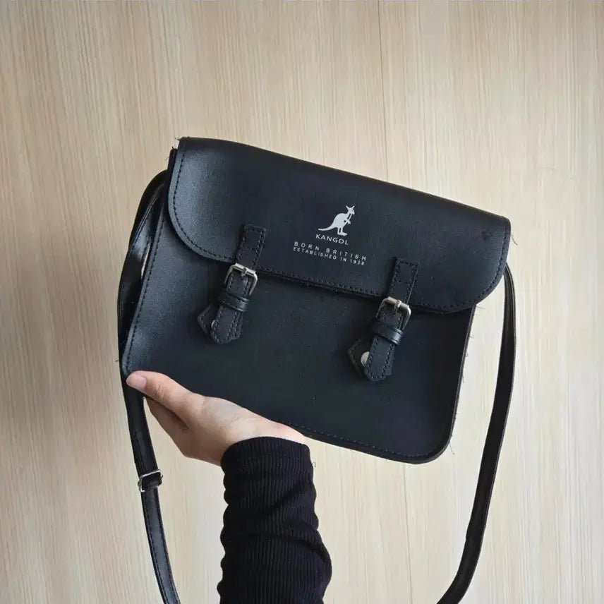 [BUNJANG] Kangaroo Black Crossbody Bag / 캥거루 블랙 크로스백