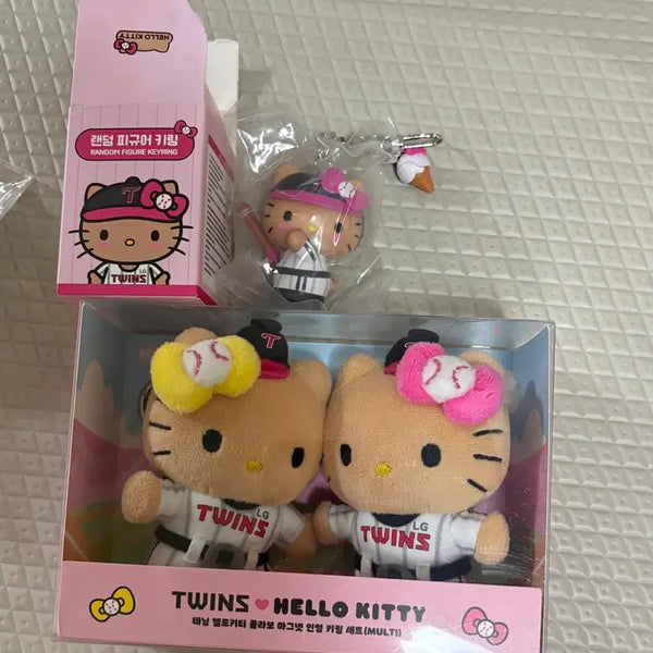 [BUNJANG] LG Twins Hello Kitty Magnet Keyring Set / 엘지트윈스 키티 마그넷 키링 세트 일괄판매