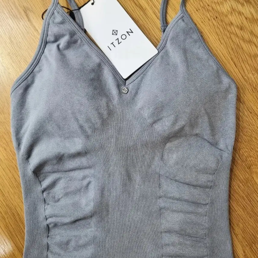[BUNJANG] Itzone Signature Tank Top (M/L) / 잇존 시그니처 탱크탑 (M/L)