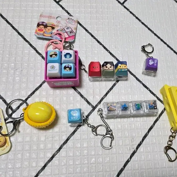 [BUNJANG] Assorted Keycap Keyrings Bundle Set / 귀여운 키캡 키링 일괄판매