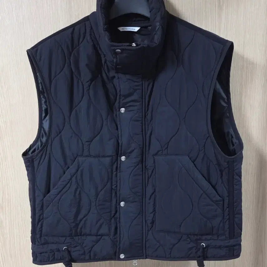 [BUNJANG] Meme The Wardrobe Drawstring Padded Vest / (착샷) 밈더워드로브 드로우스트링 패딩 베스트