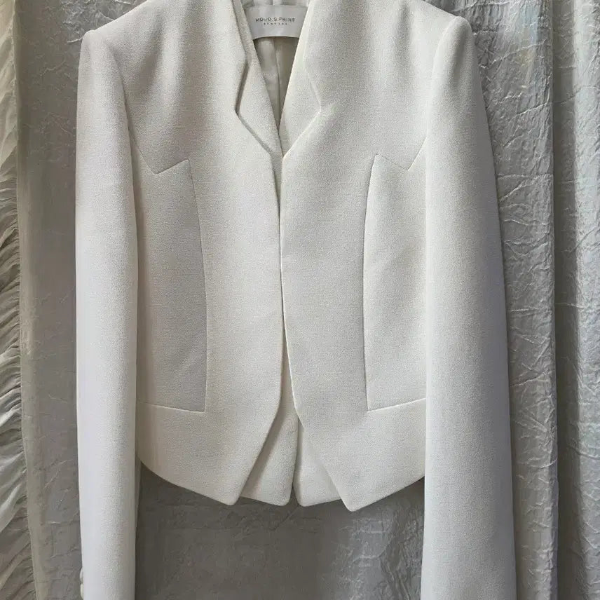 [BUNJANG] MOJO.S.FINE White Crop Jacket / 모조에스핀 화이트 크롭 자켓