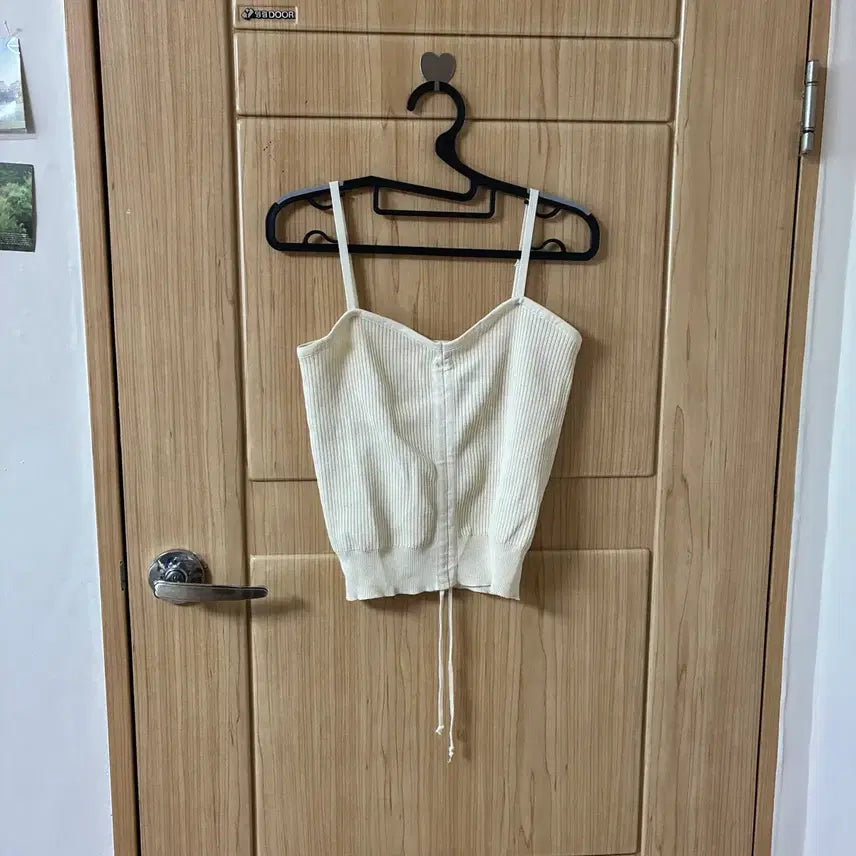 [BUNJANG] Enough Beige Sleeveless Top / Enough beige sleeveless