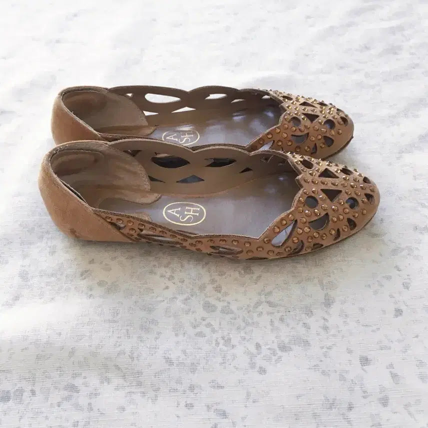 [BUNJANG] Ash Cut-Out Suede Flat Shoes / Ash 컷아웃 스웨이드 플랫슈즈