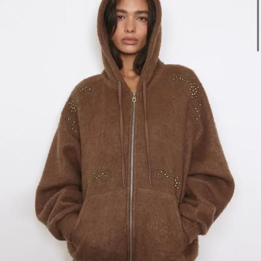 [BUNJANG] Poly Sue Ornament Stud Hoodie / 폴리수엠 오너먼트 스터드 후디