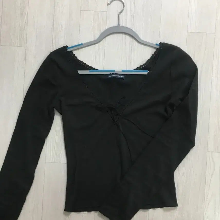 [BUNJANG] Brandy Melville Eyelet Top / 브랜디멜빌 아일렛 탑