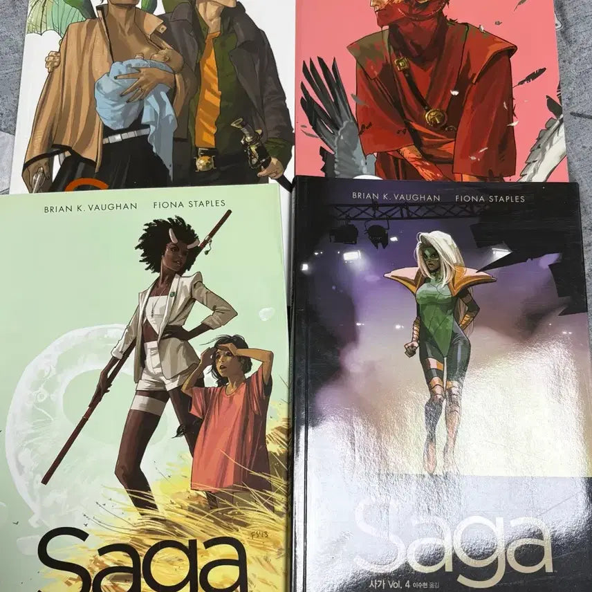 [BUNJANG] Saga Vol. 1-4 (Comic Books) / 사가 Vol. 1~4 (만화책)