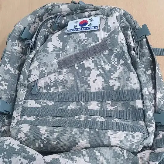 [BUNJANG] Military Green Digital Pixel Pattern Backpack / 국방색 디지털 픽셀 패턴 백팩