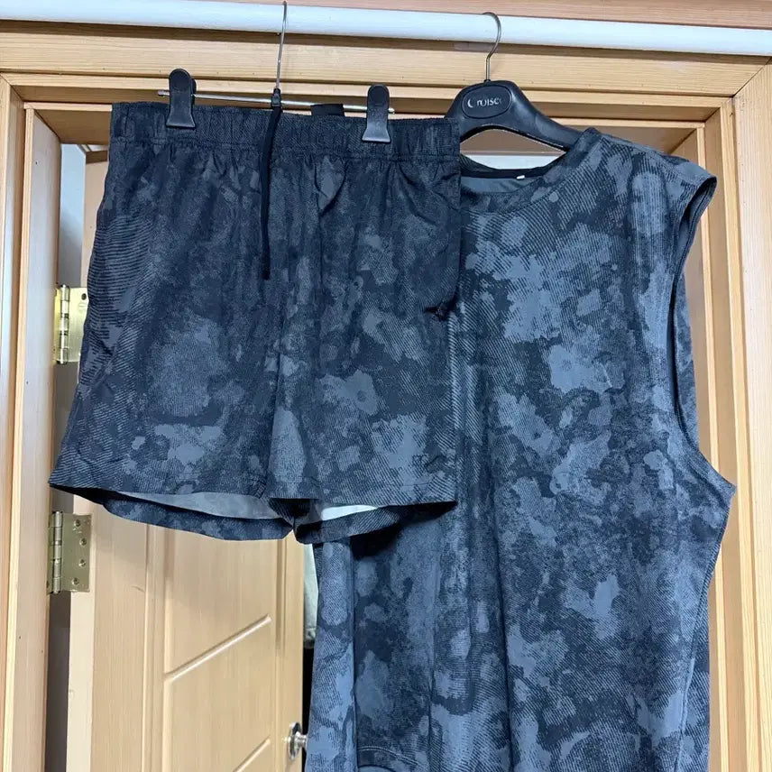 [BUNJANG] H&M MOVE Sleeveless Top and Shorts Set / H&M MOVE 나시 반바지 세트