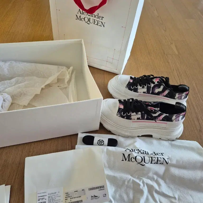 [BUNJANG] Alexander McQueen Sneakers 240mm / 알렉산더 맥퀸 스니커즈 240MM