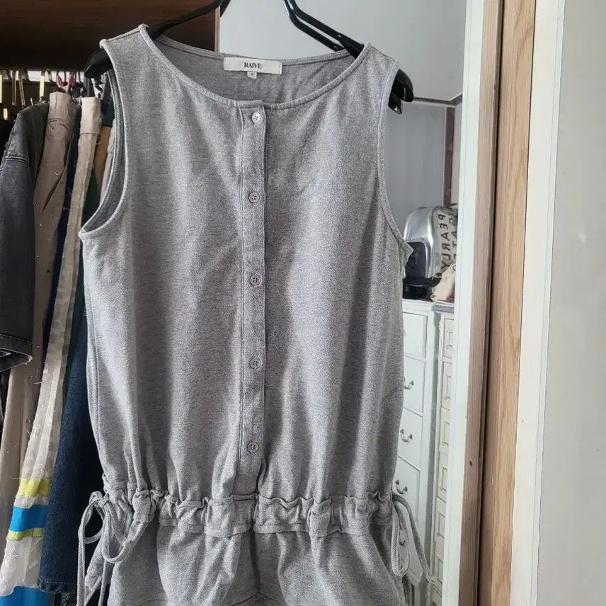 [BUNJANG] RAIVE Grey Sleeveless Top / RAIVE 그레이 민소매