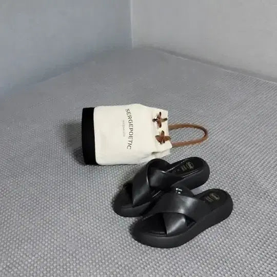 [BUNJANG] Shoulder Slipper Black (EU 37) / 새상품) 숄 슬리퍼 (230~235)